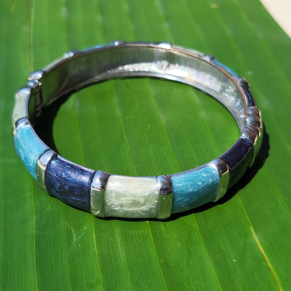 Vintage Enamel Silver Tone Hinge Bangle Bracelet Blue White Shimmer Inlay